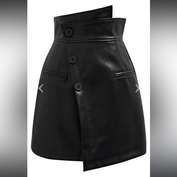 FAUX LEATHER ASYMMETRIC BUTTONED FLAP MINI SKORT IN BLACK - Picture 4 of 10